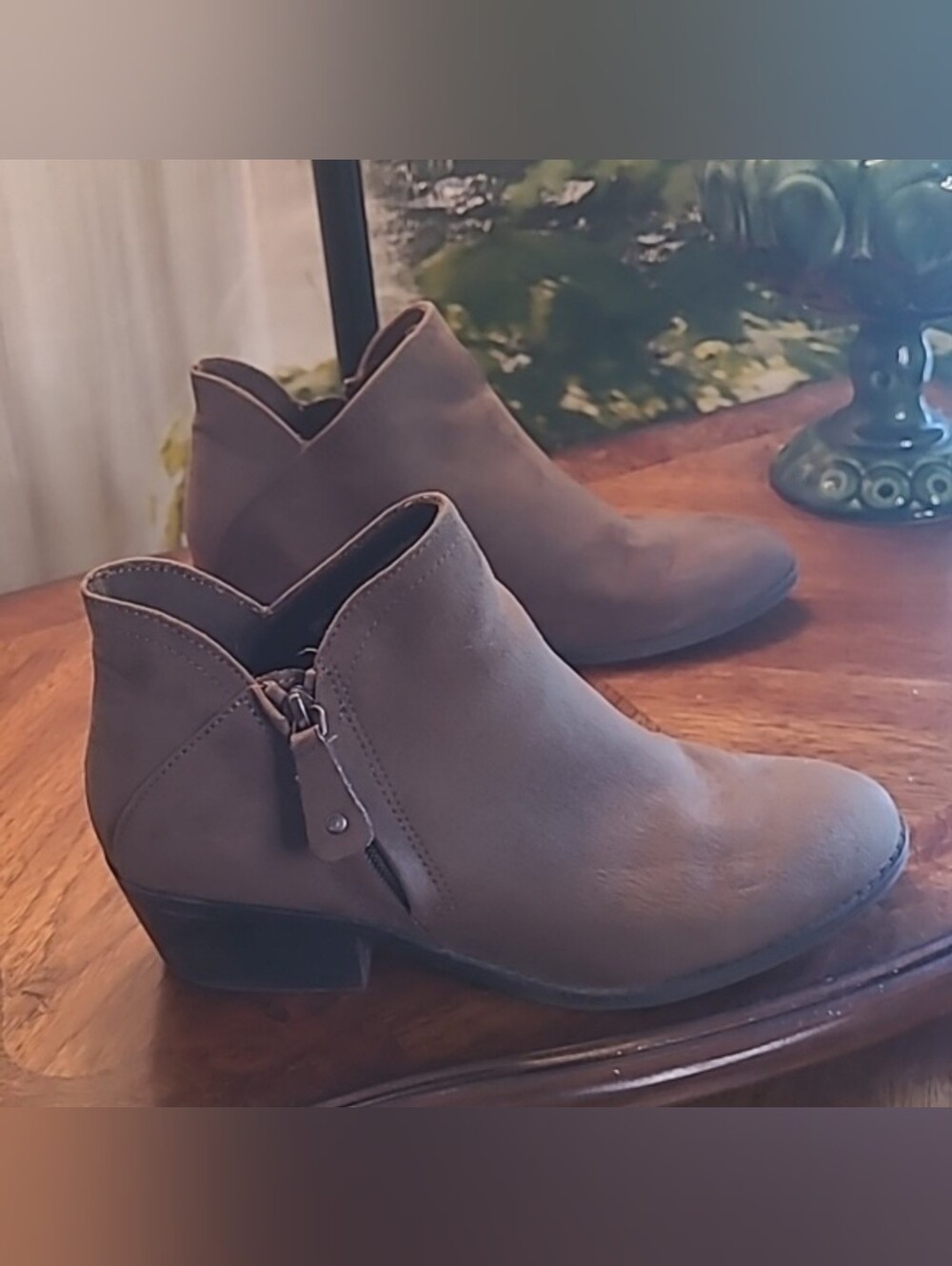 SO Angelfish Womens 7.5 olive dark brown ankle bootie with side zippers